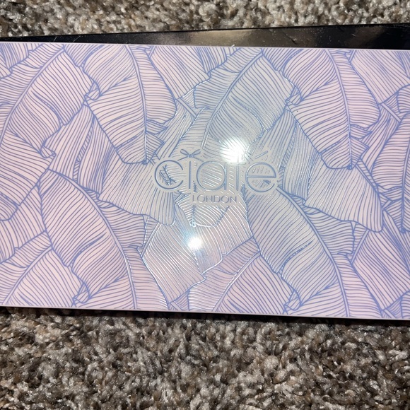 Eyeshadow palette - Picture 2 of 3